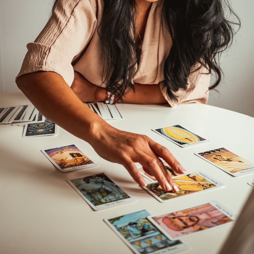 Desiré legt de tarotkaarten